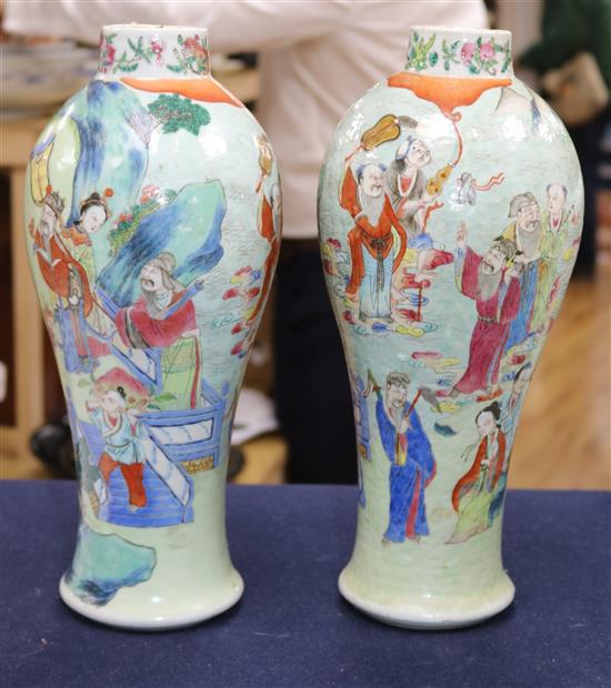 A pair of Chinese famille rose vases, Jiaqing/Daoguang period height 31cm